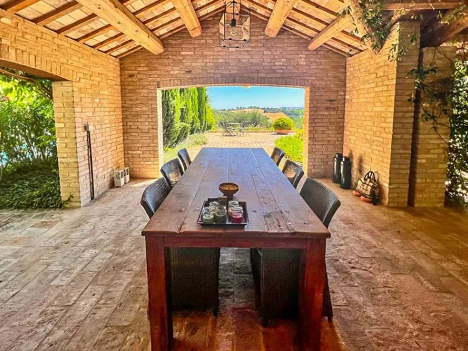 Wonderful stone villa of classic Italian architecture in Morro D’Alba for sale