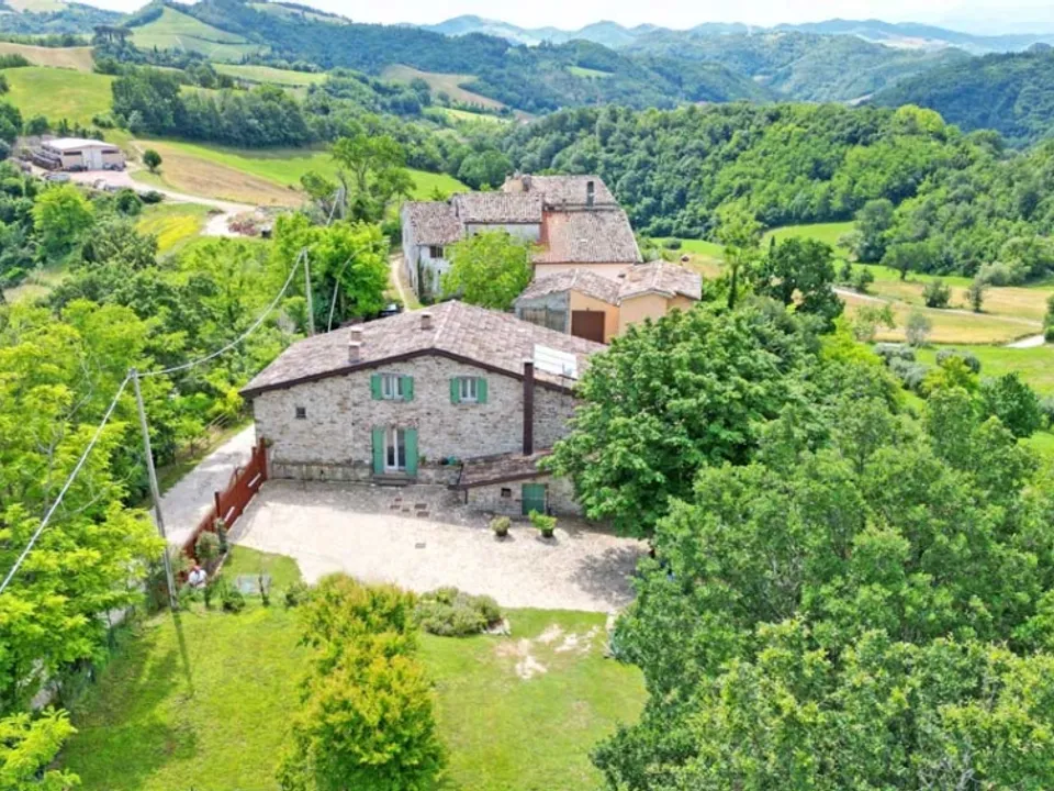 Beautiful farmhouse in Macerata Feltria for sale