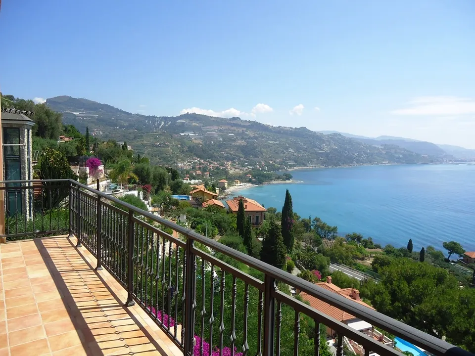 The wonderful apartment very near to the Cote d’Azur