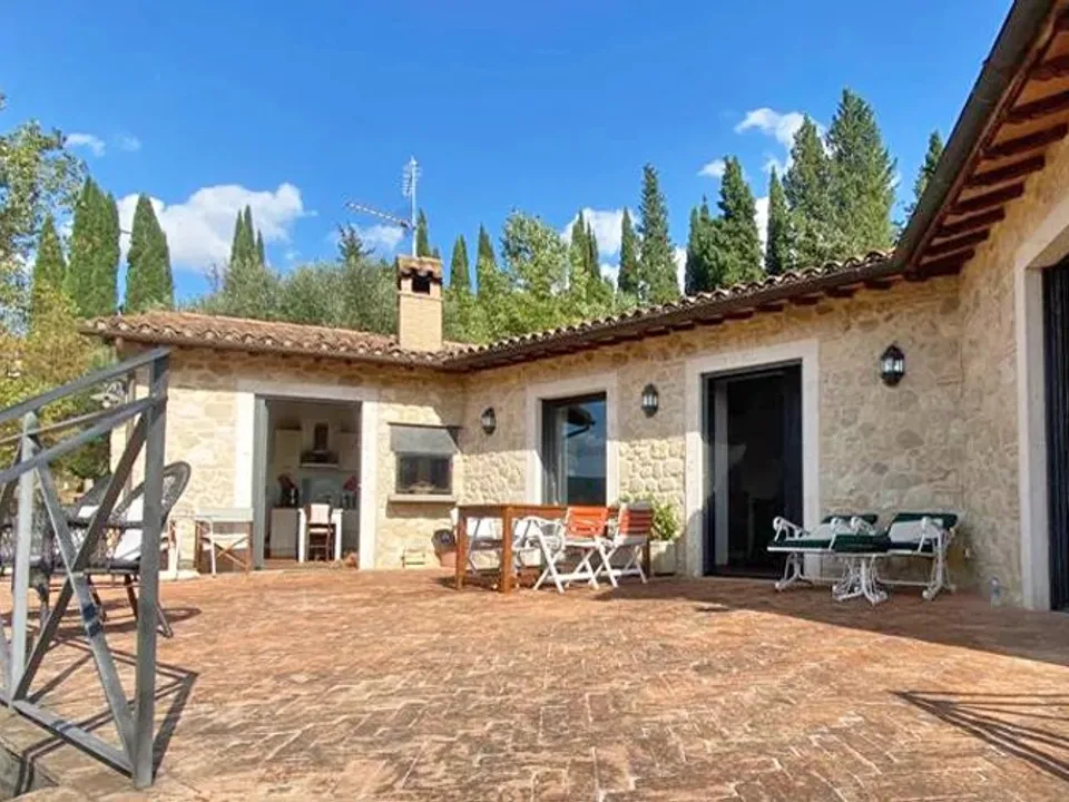 The nice house  in the countryside near  Todi for sale