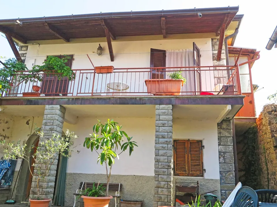 House with  fabulous panoramic views over the Tuscan-Emilian Apennines for sale