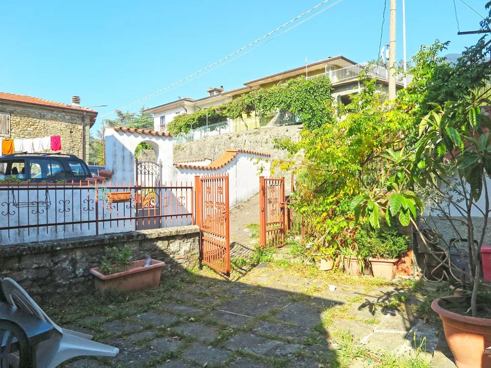 House with  fabulous panoramic views over the Tuscan-Emilian Apennines for sale