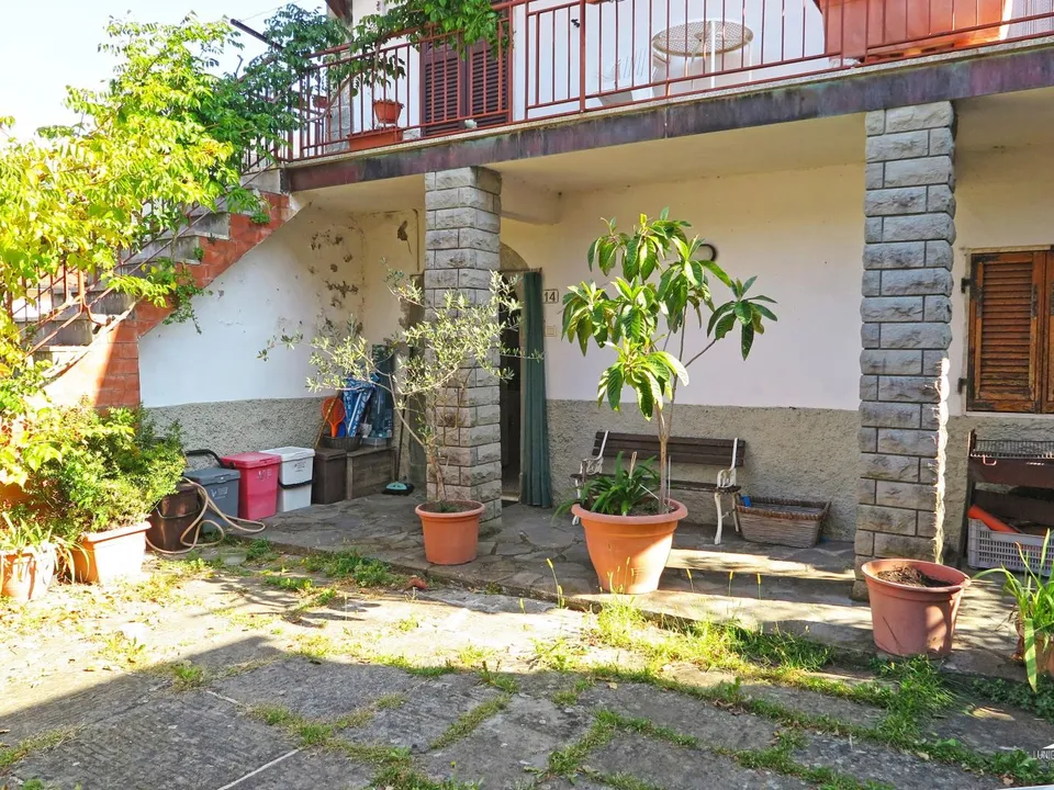 House with  fabulous panoramic views over the Tuscan-Emilian Apennines for sale