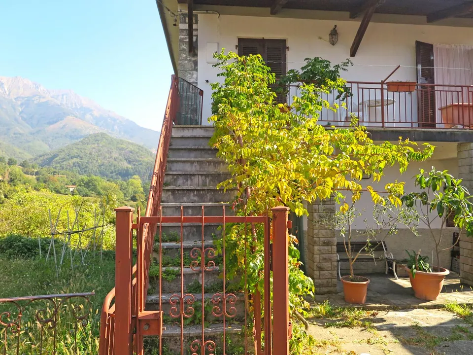 House with  fabulous panoramic views over the Tuscan-Emilian Apennines for sale