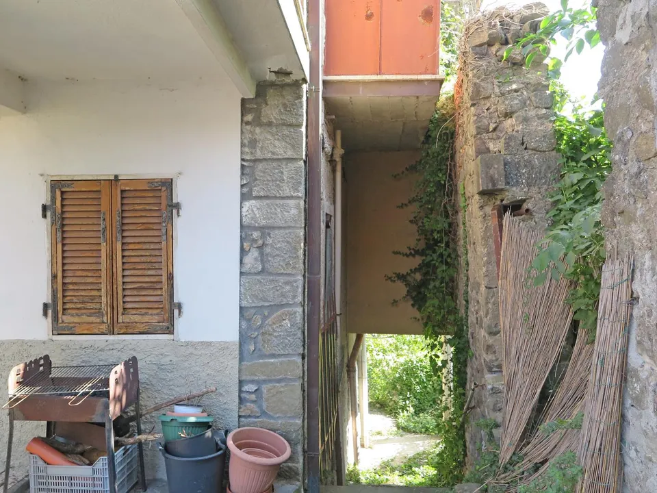 House with  fabulous panoramic views over the Tuscan-Emilian Apennines for sale
