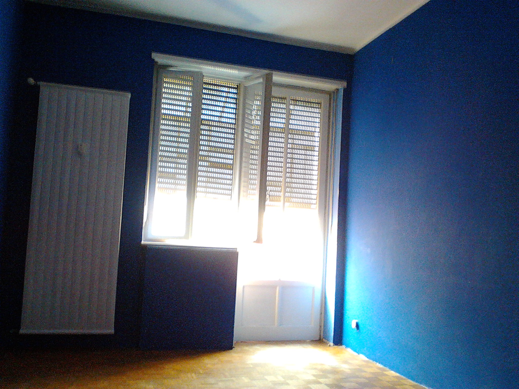 BARGAIN!! Four Room + Warehouse + Courtyard at a very cheap price!!!