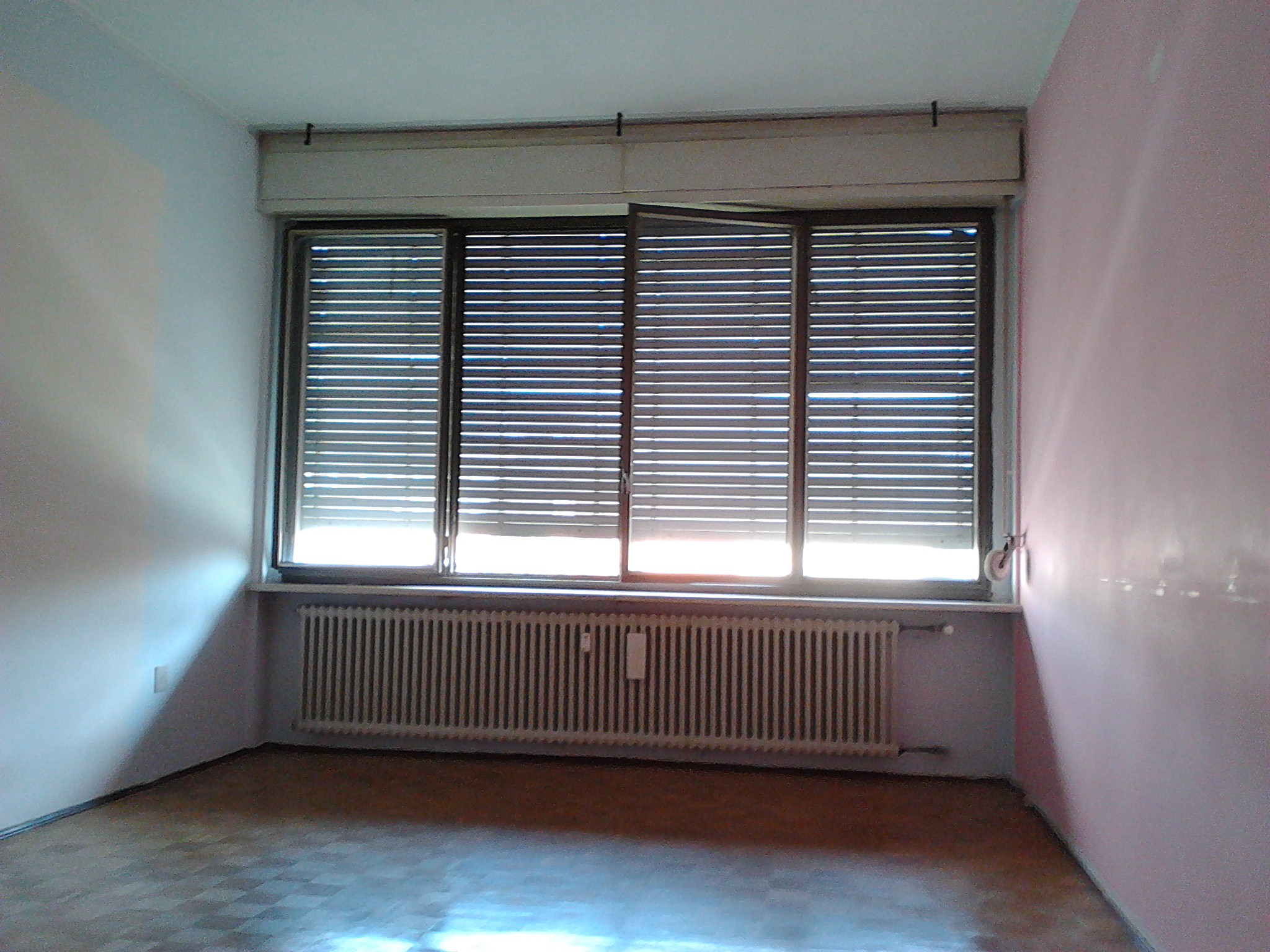 BARGAIN!! Four Room + Warehouse + Courtyard at a very cheap price!!!