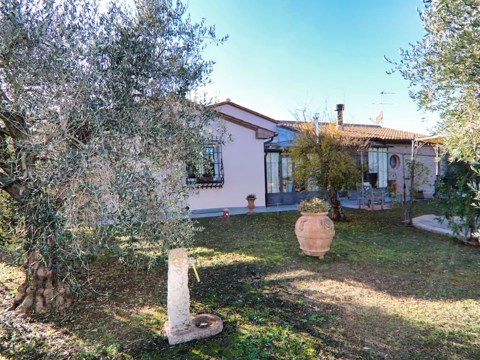 Donoratico,  villa in the Tuscan countryside for sale