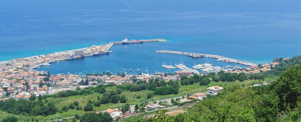 Seaside HOTEL WITH RENOVATION AIDS.