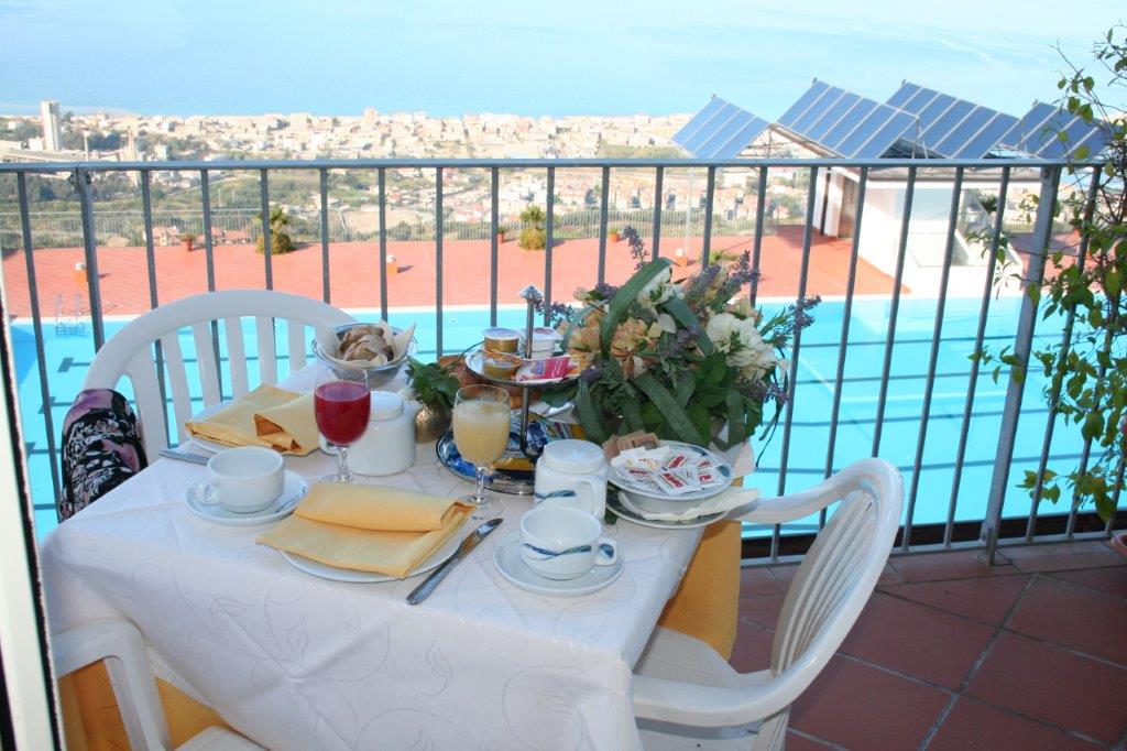 Seaside HOTEL WITH RENOVATION AIDS.