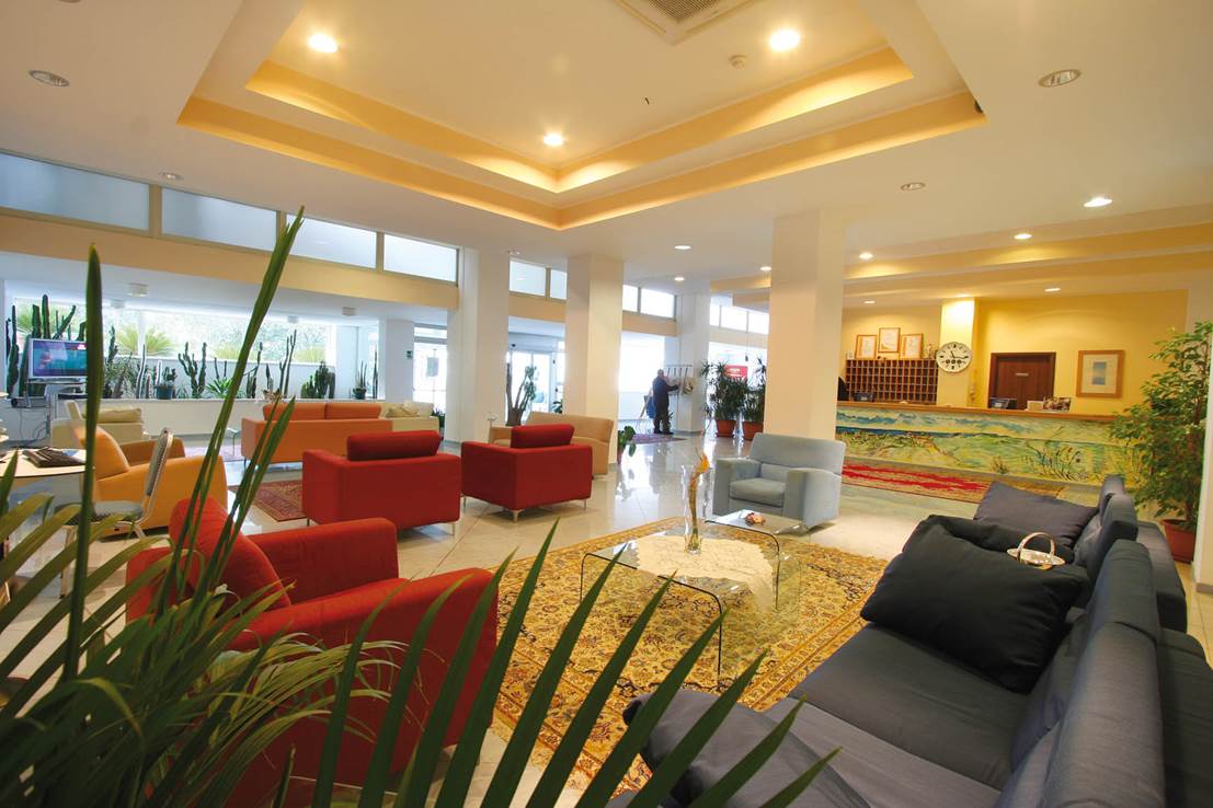 Seaside HOTEL WITH RENOVATION AIDS.