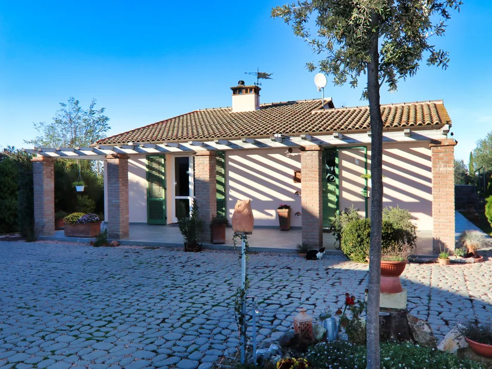 Donoratico,  villa in the Tuscan countryside for sale
