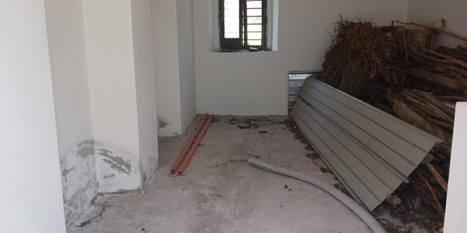 Vacation home for sale with plot of land