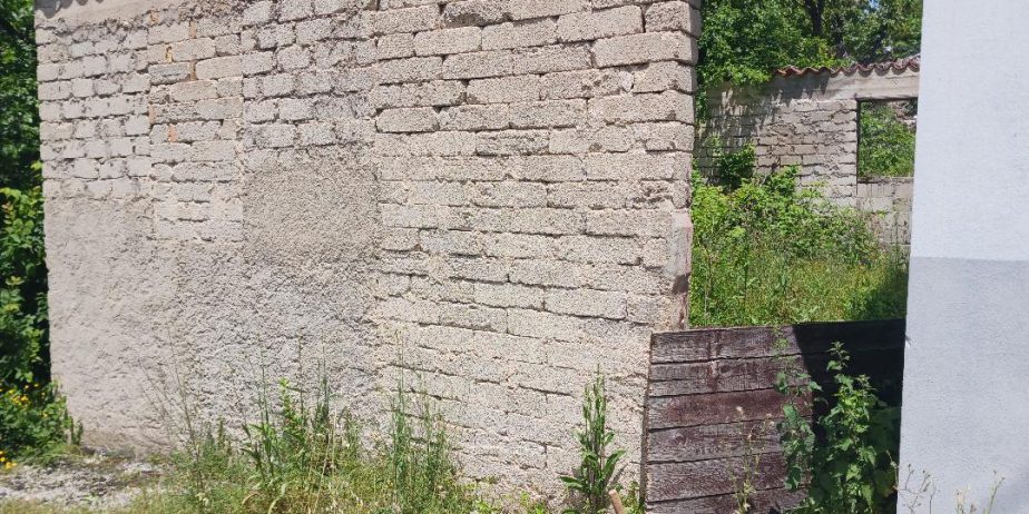 Vacation home for sale with plot of land