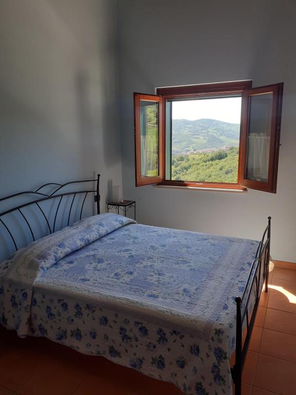 Wonderful house in the countryside overlooking the lake