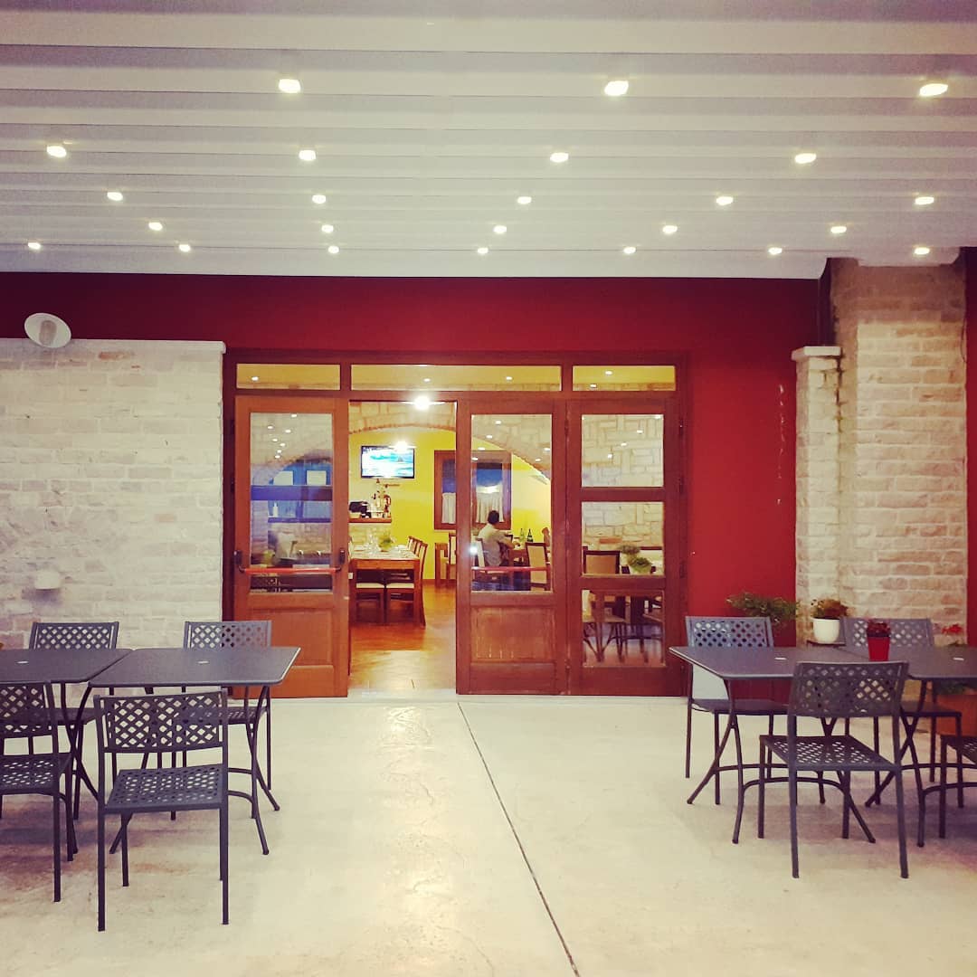 Wonderful house in the countryside overlooking the lake