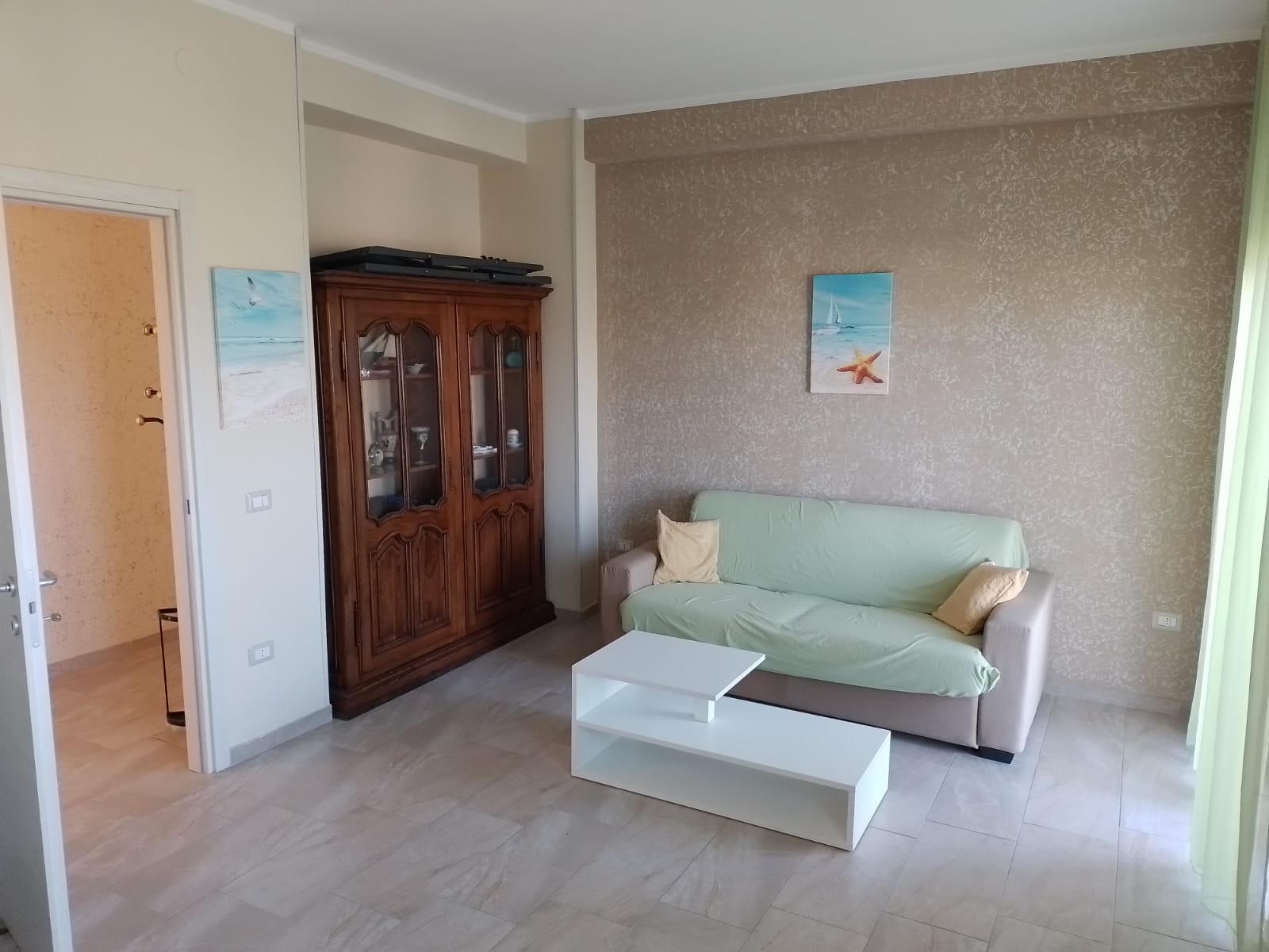 RENOVATED SEASIDE APARTMENT , MAX 3 BEDROOMS