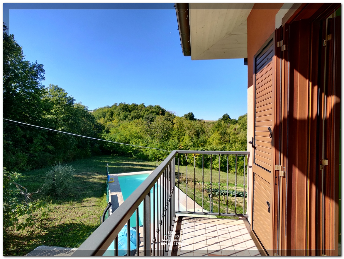 In Abruzzo, nel comune di Abbateggio, vendesi proprietà: Casa vacanze e B&B con piscina su 19.000 mq .