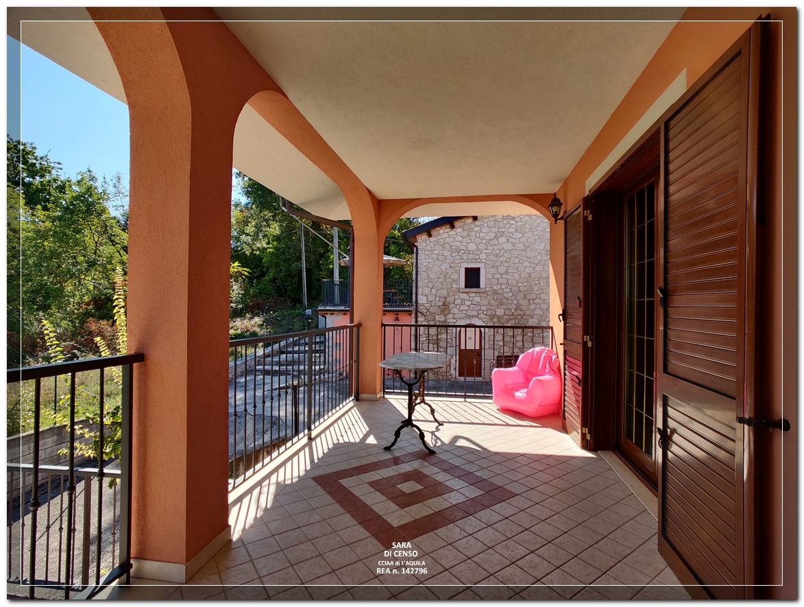 In Abruzzo, nel comune di Abbateggio, vendesi proprietà: Casa vacanze e B&B con piscina su 19.000 mq .