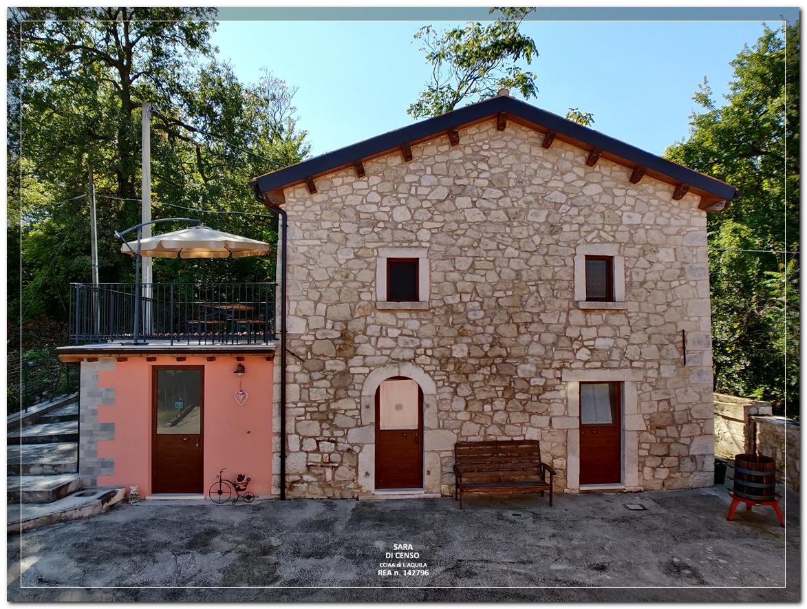 In Abruzzo, nel comune di Abbateggio, vendesi proprietà: Casa vacanze e B&B con piscina su 19.000 mq .