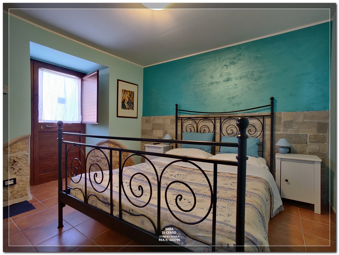 In Abruzzo, nel comune di Abbateggio, vendesi proprietà: Casa vacanze e B&B con piscina su 19.000 mq .