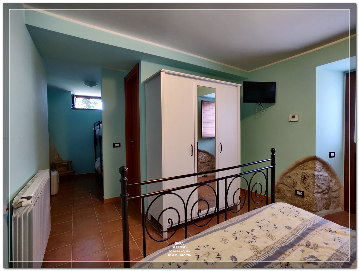 In Abruzzo, nel comune di Abbateggio, vendesi proprietà: Casa vacanze e B&B con piscina su 19.000 mq .