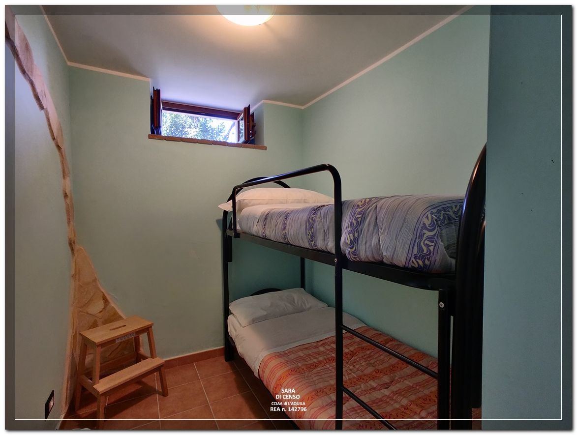 In Abruzzo, nel comune di Abbateggio, vendesi proprietà: Casa vacanze e B&B con piscina su 19.000 mq .