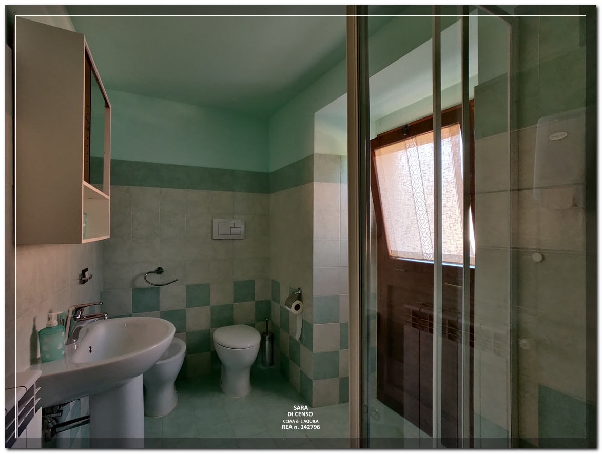 In Abruzzo, nel comune di Abbateggio, vendesi proprietà: Casa vacanze e B&B con piscina su 19.000 mq .