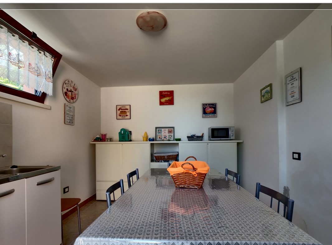 In Abruzzo, nel comune di Abbateggio, vendesi proprietà: Casa vacanze e B&B con piscina su 19.000 mq .