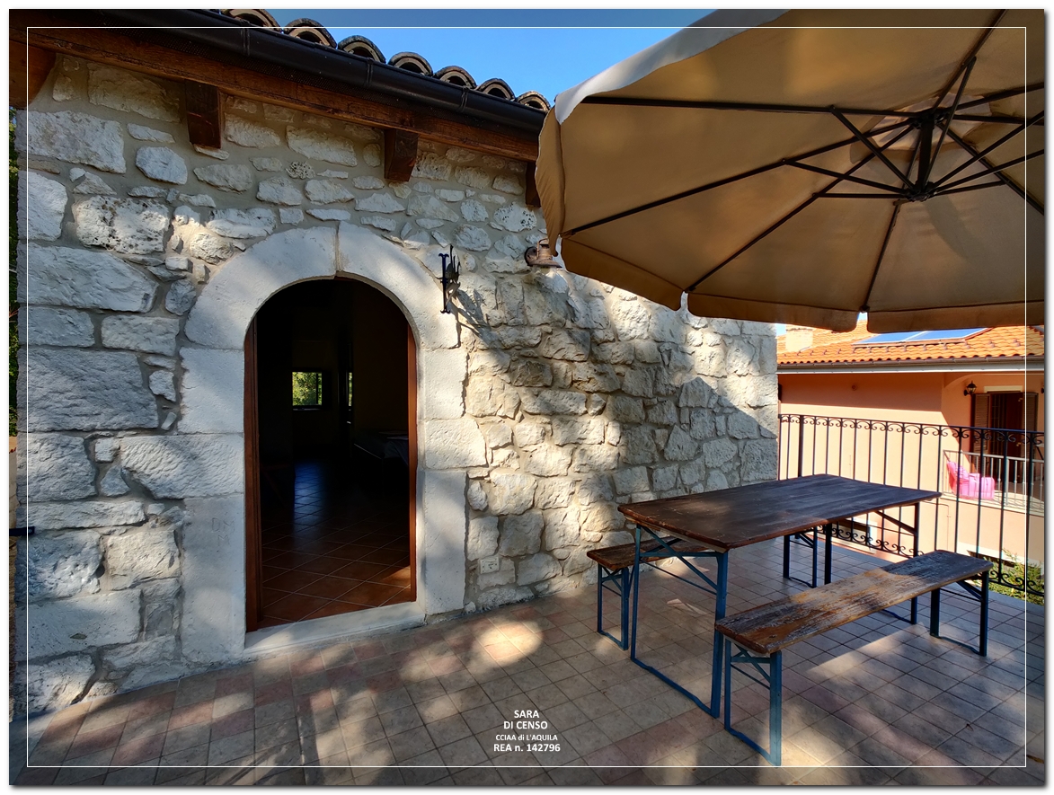 In Abruzzo, nel comune di Abbateggio, vendesi proprietà: Casa vacanze e B&B con piscina su 19.000 mq .