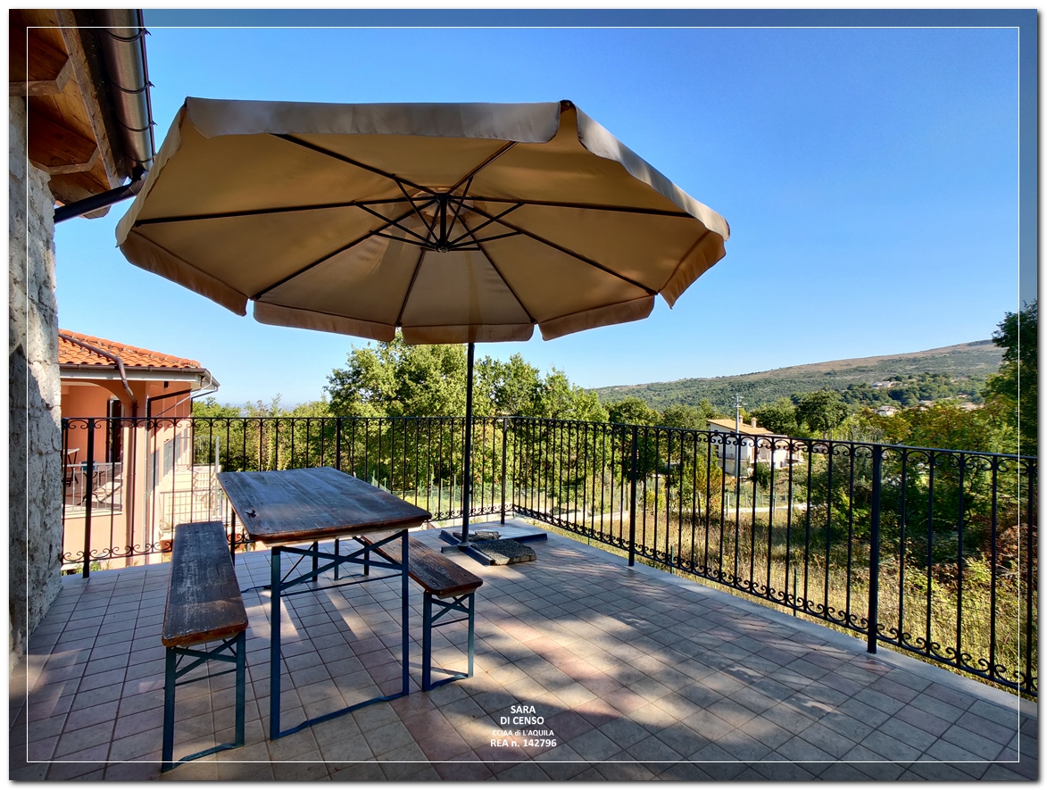 In Abruzzo, nel comune di Abbateggio, vendesi proprietà: Casa vacanze e B&B con piscina su 19.000 mq .