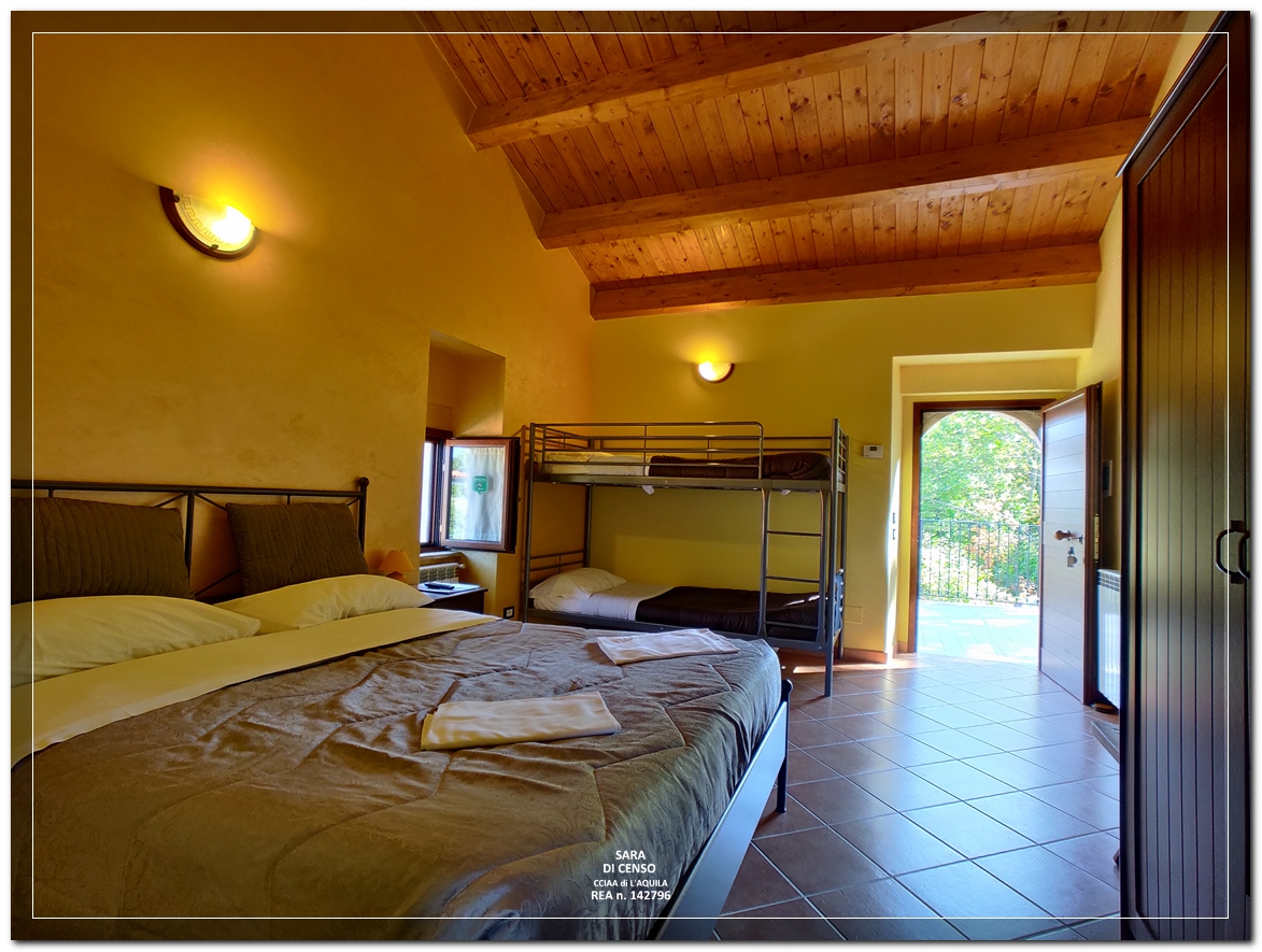 In Abruzzo, nel comune di Abbateggio, vendesi proprietà: Casa vacanze e B&B con piscina su 19.000 mq .