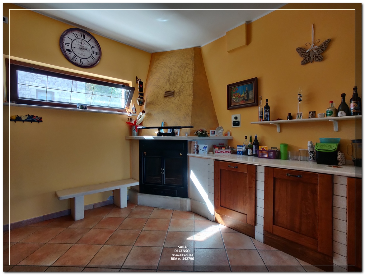 In Abruzzo, nel comune di Abbateggio, vendesi proprietà: Casa vacanze e B&B con piscina su 19.000 mq .