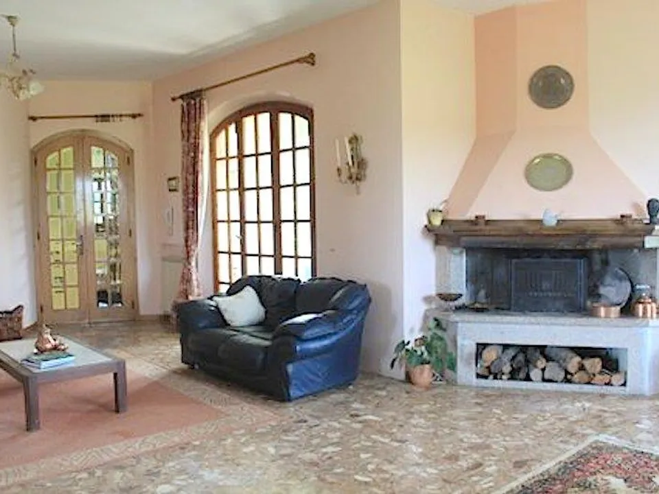 Country house for sale in Castiglione del Lago