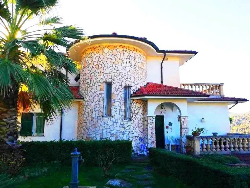 For sale newly built detached villa in Vallecrosia