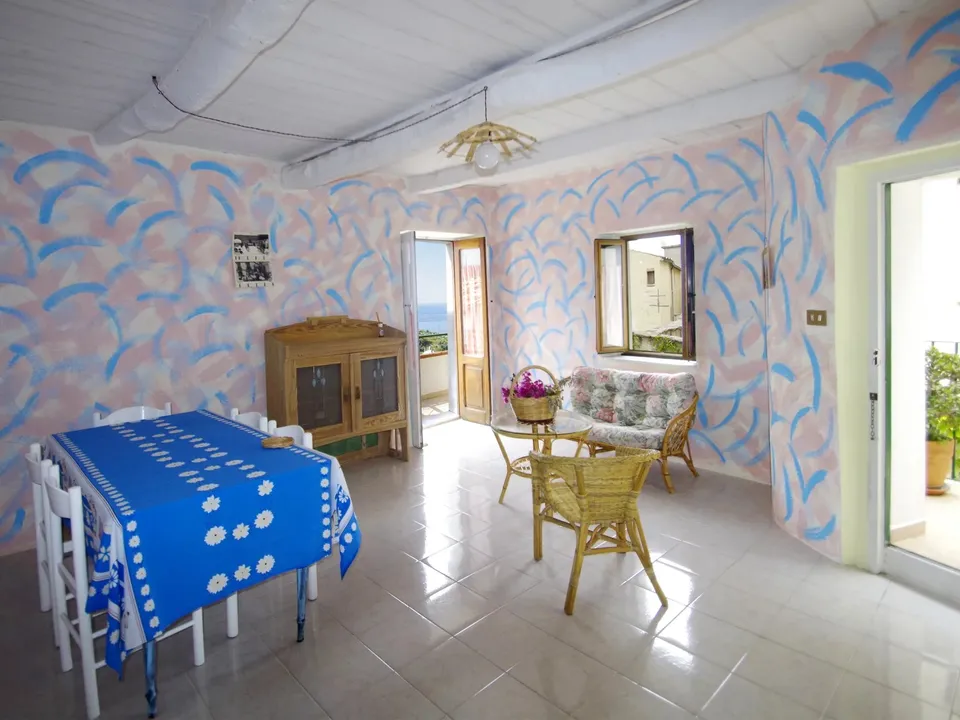 Stunning country house located in the picturesque old town of Belmonte Calabro for sale