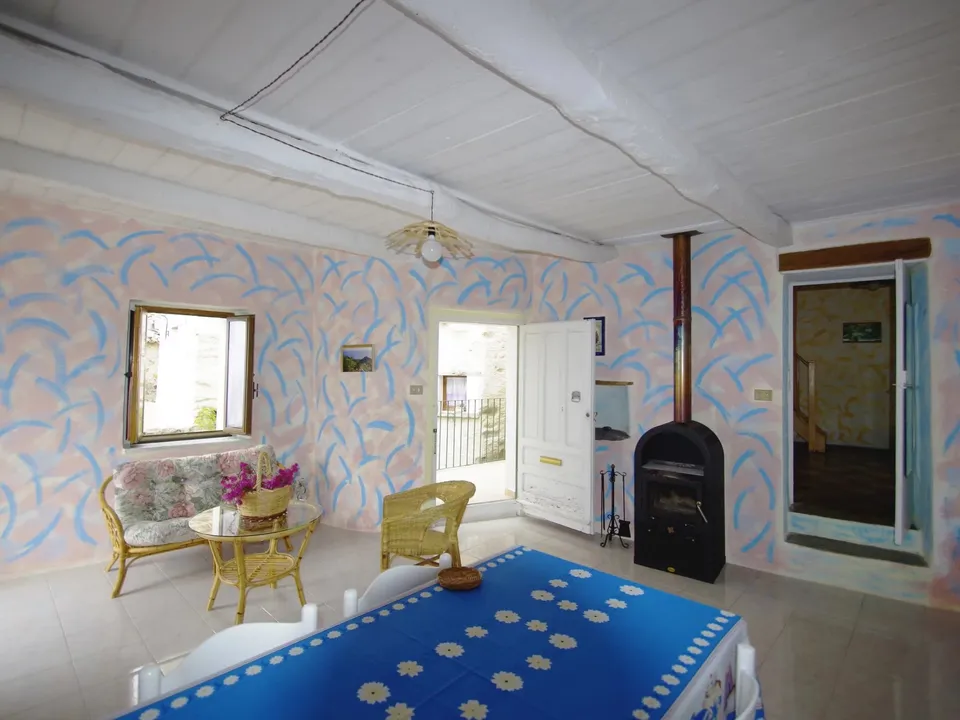 Stunning country house located in the picturesque old town of Belmonte Calabro for sale