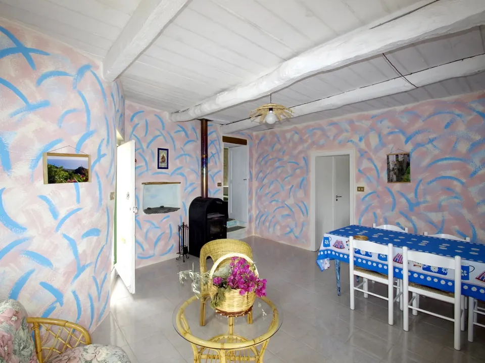 Stunning country house located in the picturesque old town of Belmonte Calabro for sale