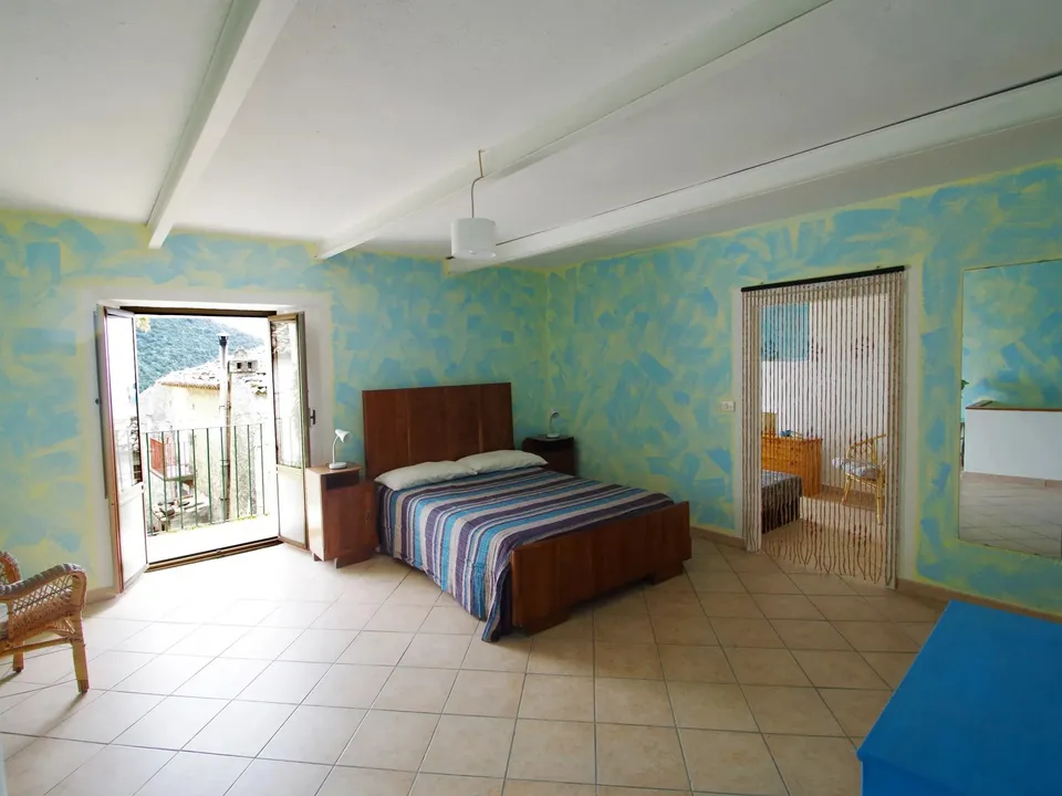 Stunning country house located in the picturesque old town of Belmonte Calabro for sale