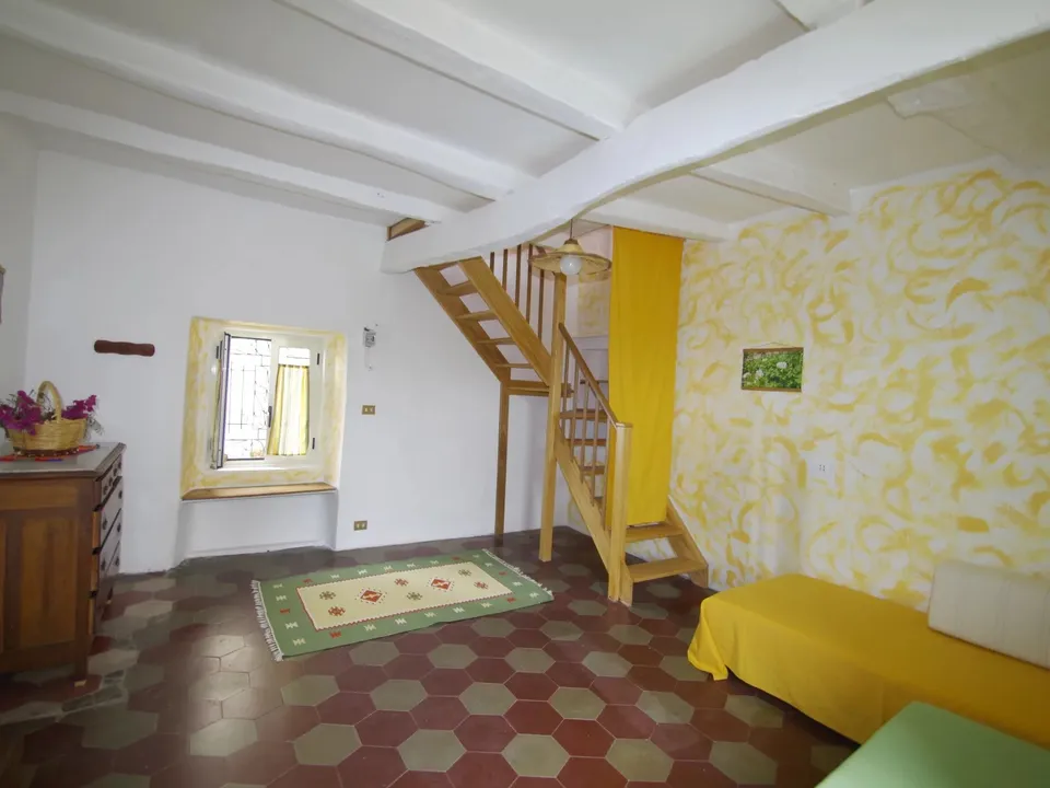 Stunning country house located in the picturesque old town of Belmonte Calabro for sale