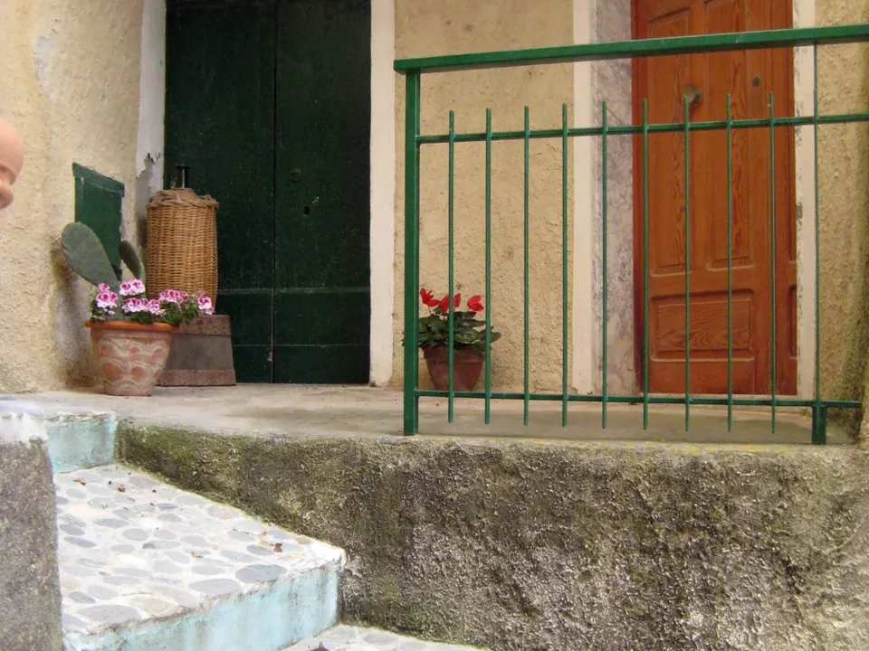 Stunning country house located in the picturesque old town of Belmonte Calabro for sale