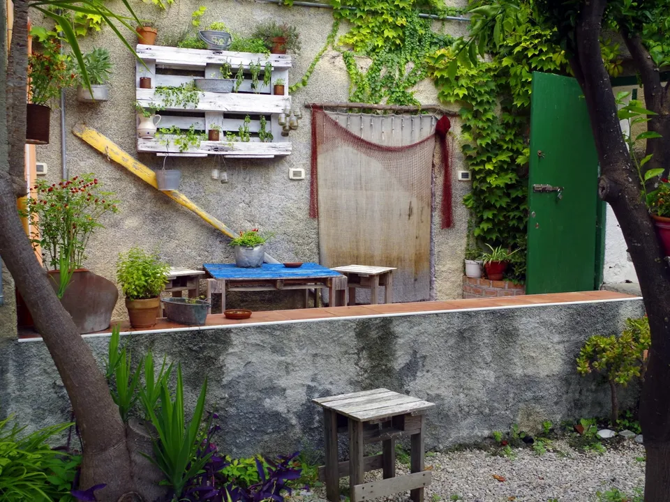 Stunning country house located in the picturesque old town of Belmonte Calabro for sale