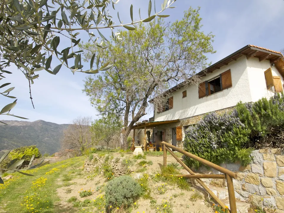 Antique villa in Castel Vittorio villa for sale