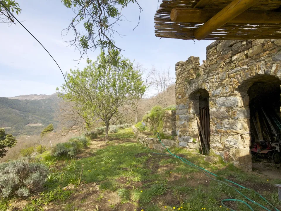 Antique villa in Castel Vittorio villa for sale