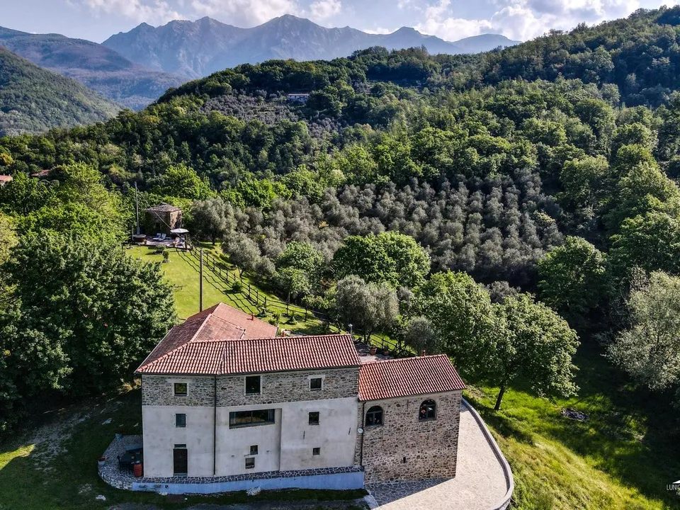 Stone farmhouse in Filattiera for sale