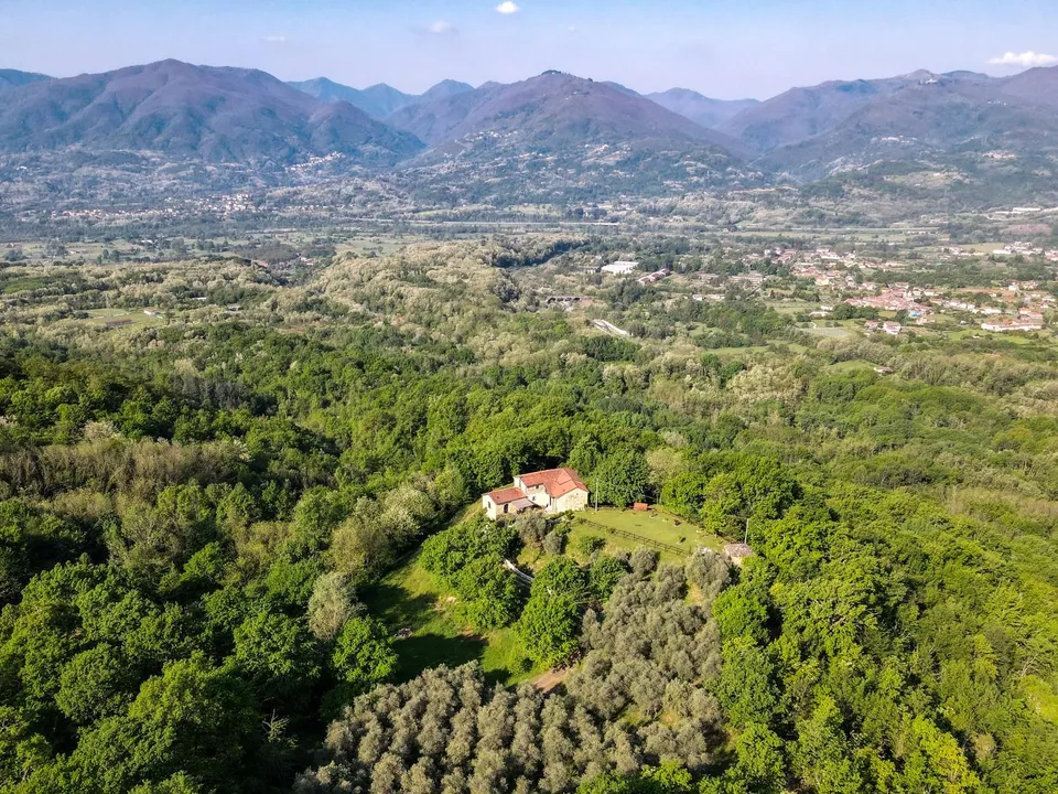 Stone farmhouse in Filattiera for sale