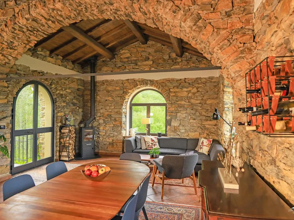 Stone farmhouse in Filattiera for sale