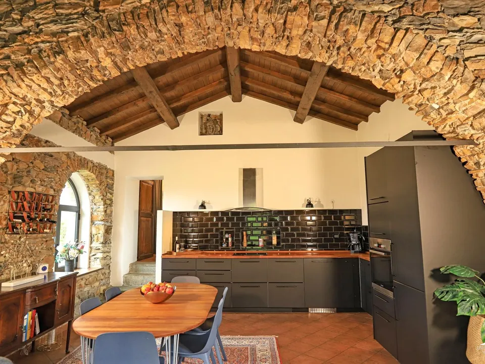 Stone farmhouse in Filattiera for sale