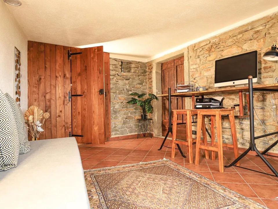 Stone farmhouse in Filattiera for sale
