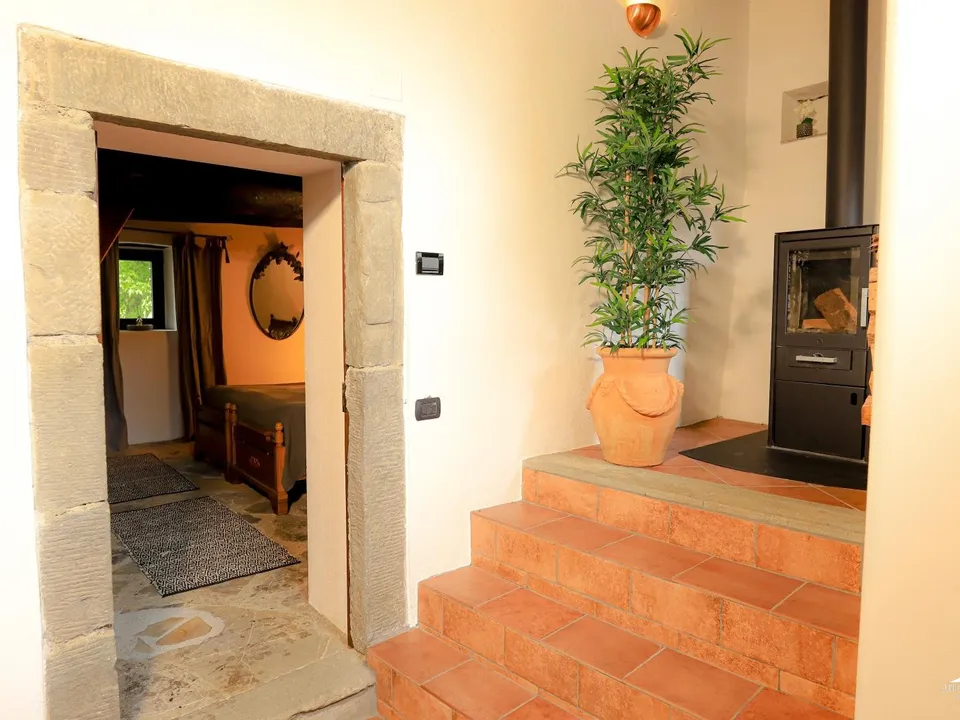 Stone farmhouse in Filattiera for sale